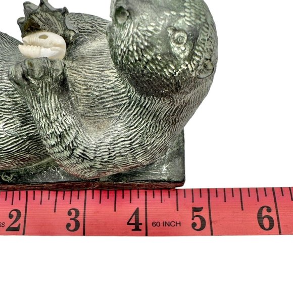 The Wolf Sculptures Soapstone Sea Otter with Shell Gray 4.5 x 2.5 x 2.5 - Picture 8 of 10